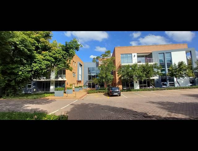 369M² OFFICE TO LET IN BRYANSTON